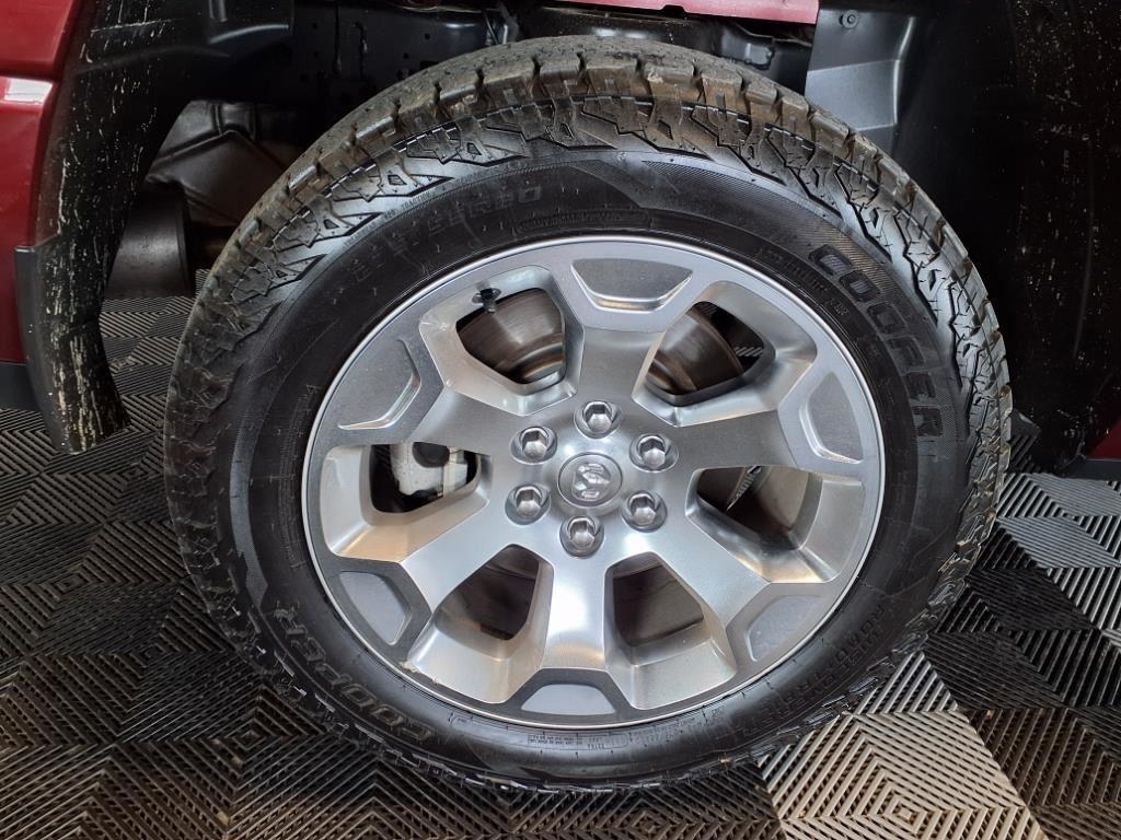 RAM 1500 Big Horn 4x4 Crew Cab 5'7" Box 2020 RAM 1500 Big Horn 4x4 Crew Cab 5'7" Box 2020