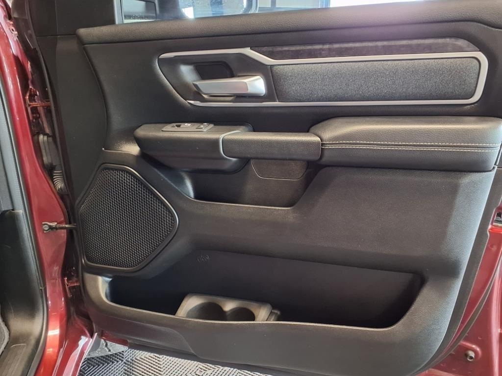 RAM 1500 Big Horn 4x4 Crew Cab 5'7" Box 2020 RAM 1500 Big Horn 4x4 Crew Cab 5'7" Box 2020