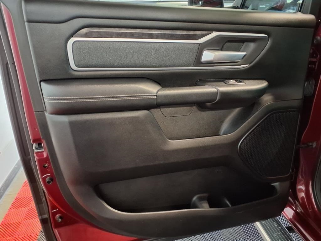 RAM 1500 Big Horn 4x4 Crew Cab 5'7" Box 2020 RAM 1500 Big Horn 4x4 Crew Cab 5'7" Box 2020