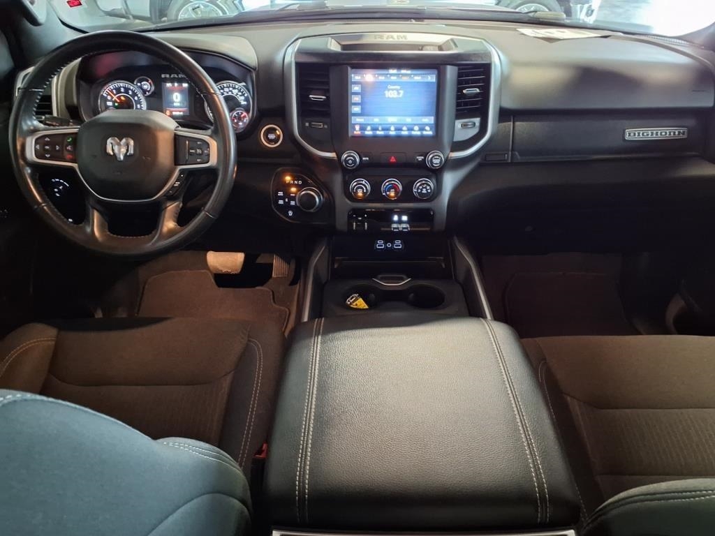 RAM 1500 Big Horn 4x4 Crew Cab 5'7" Box 2020 RAM 1500 Big Horn 4x4 Crew Cab 5'7" Box 2020