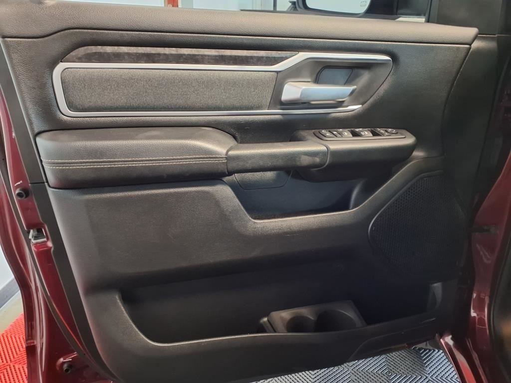 RAM 1500 Big Horn 4x4 Crew Cab 5'7" Box 2020 RAM 1500 Big Horn 4x4 Crew Cab 5'7" Box 2020