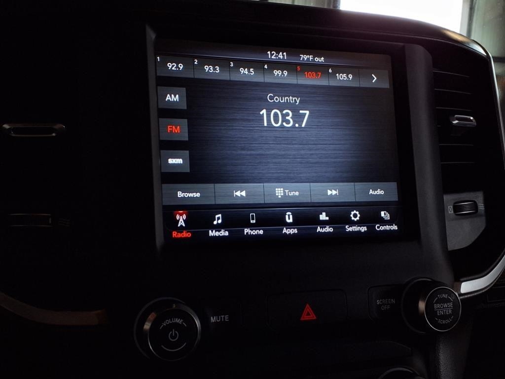 RAM 1500 Big Horn 4x4 Crew Cab 5'7" Box 2020 RAM 1500 Big Horn 4x4 Crew Cab 5'7" Box 2020