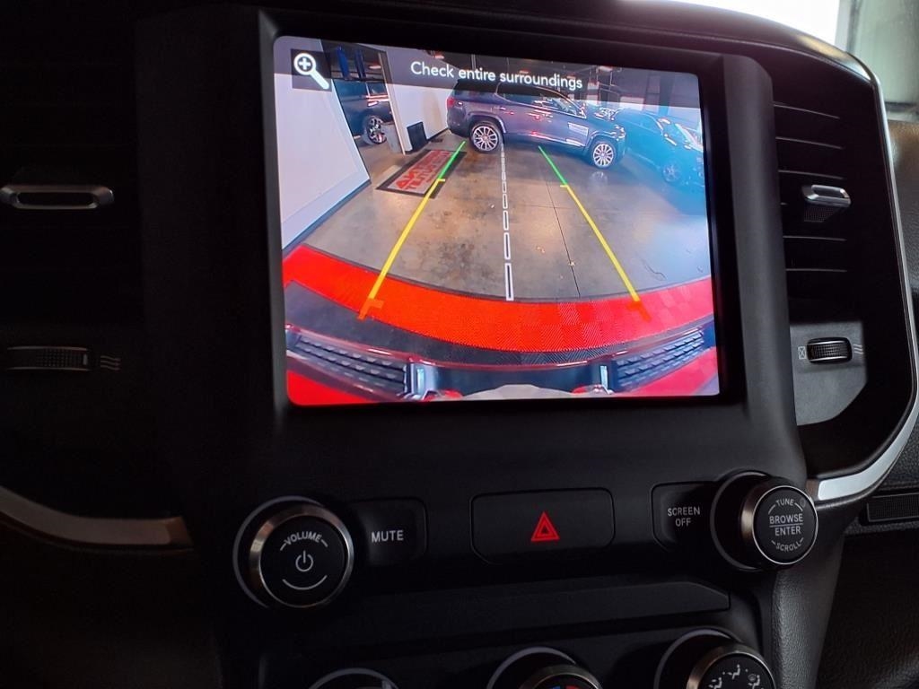 RAM 1500 Big Horn 4x4 Crew Cab 5'7" Box 2020 RAM 1500 Big Horn 4x4 Crew Cab 5'7" Box 2020