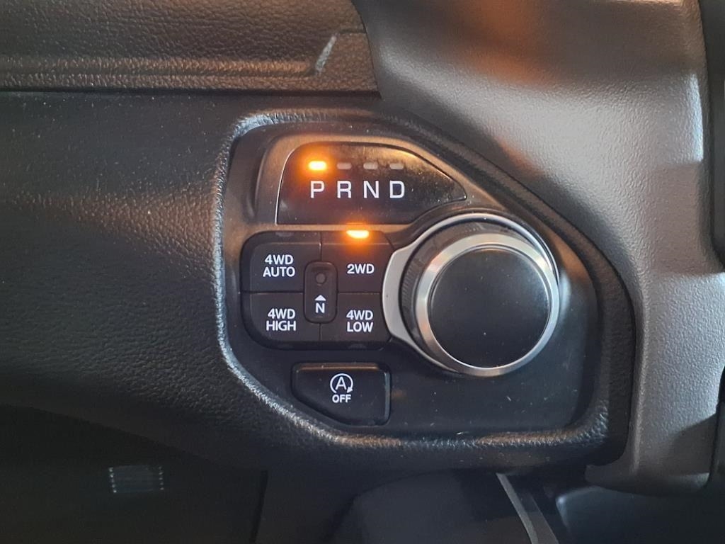 RAM 1500 Big Horn 4x4 Crew Cab 5'7" Box 2020 RAM 1500 Big Horn 4x4 Crew Cab 5'7" Box 2020