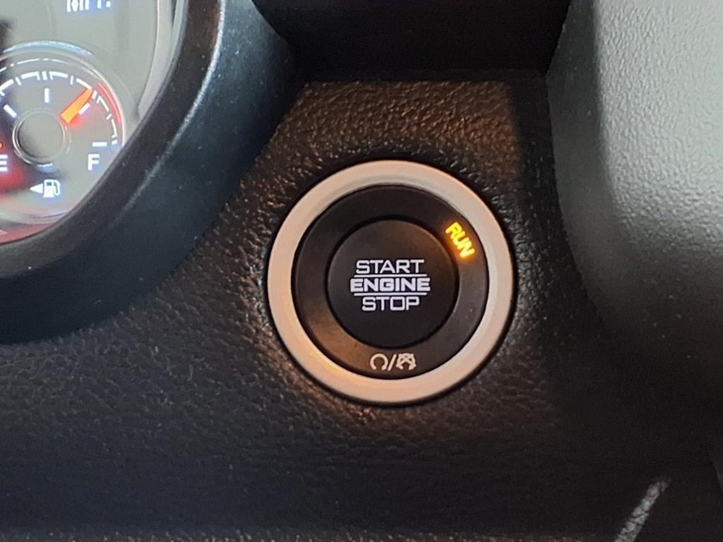 RAM 1500 Big Horn 4x4 Crew Cab 5'7" Box 2020 RAM 1500 Big Horn 4x4 Crew Cab 5'7" Box 2020