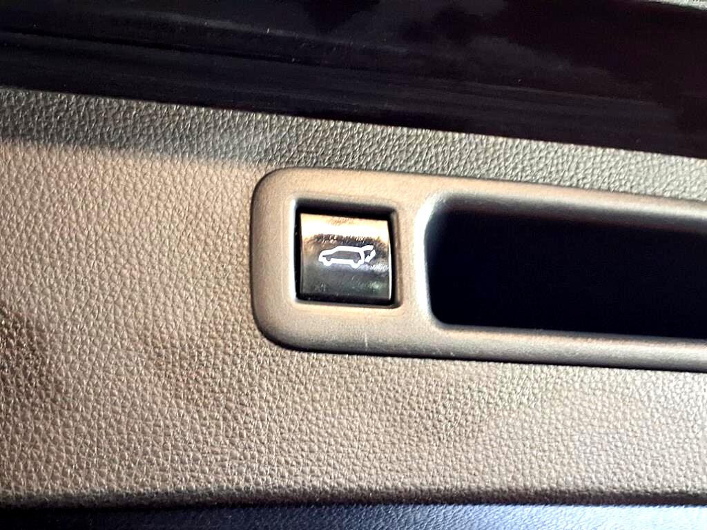 2020 Toyota Highlander XLE photo 7