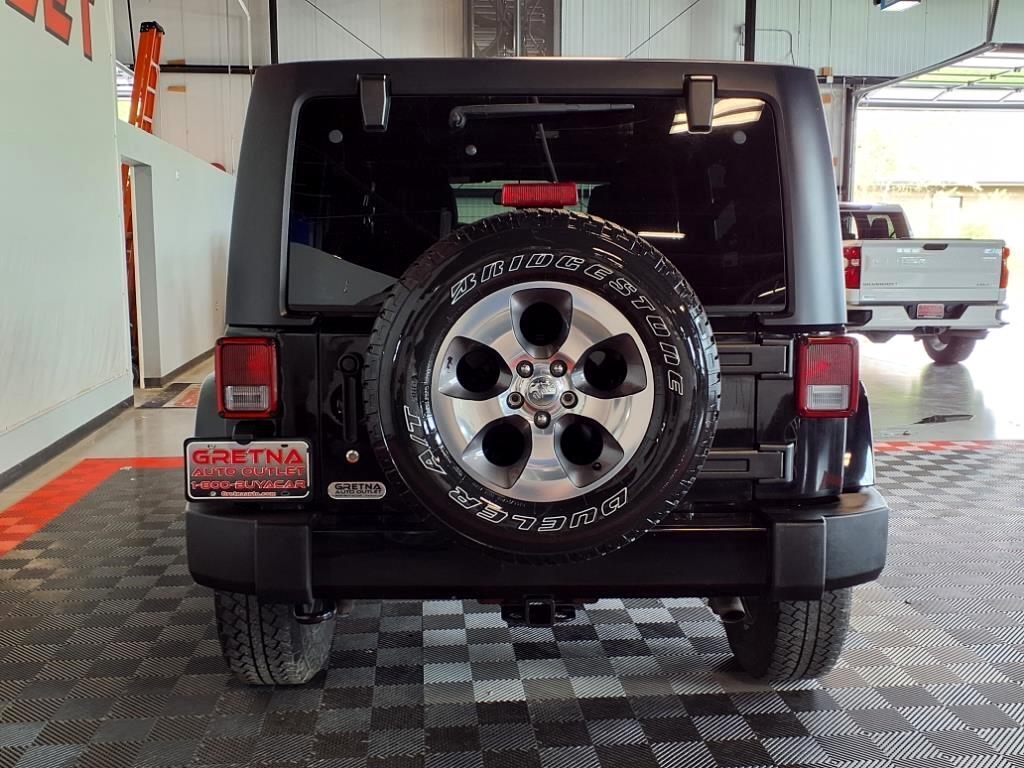 2017 Jeep Wrangler Unlimited Sahara photo 4