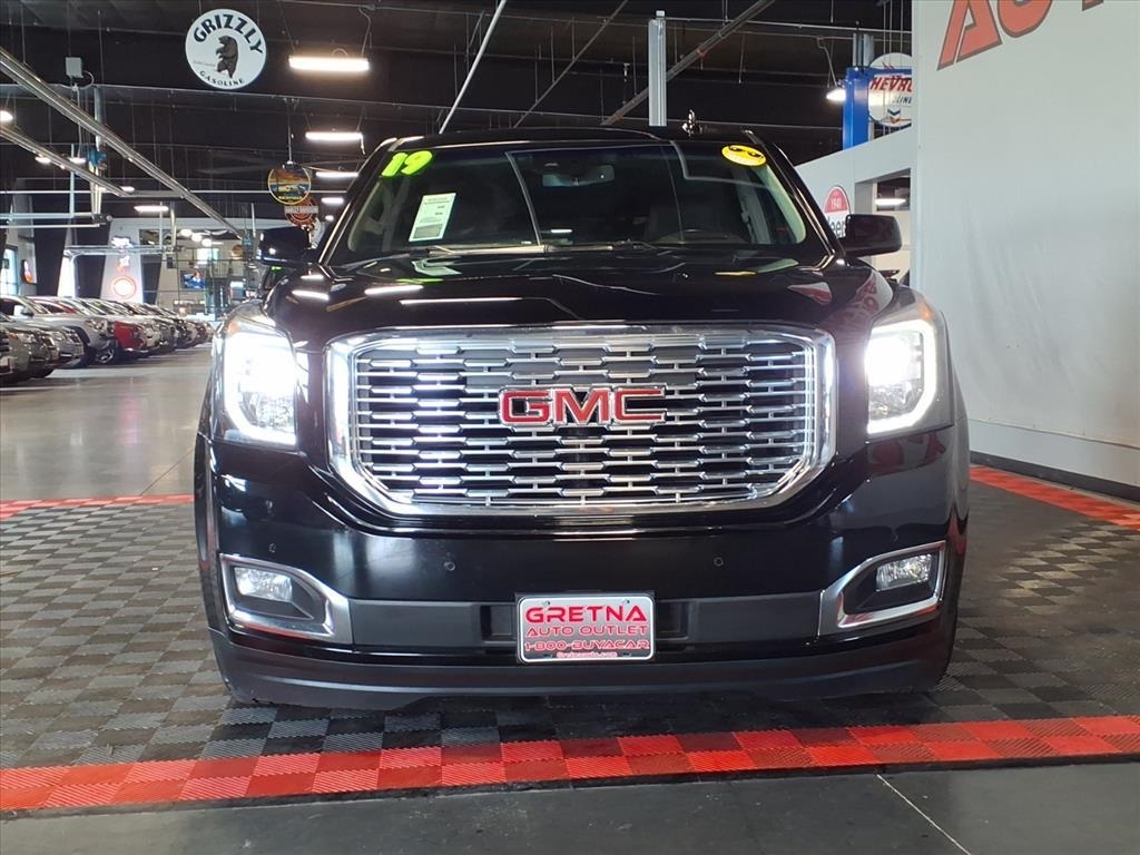 2019 Gmc Yukon XL Denali photo 2