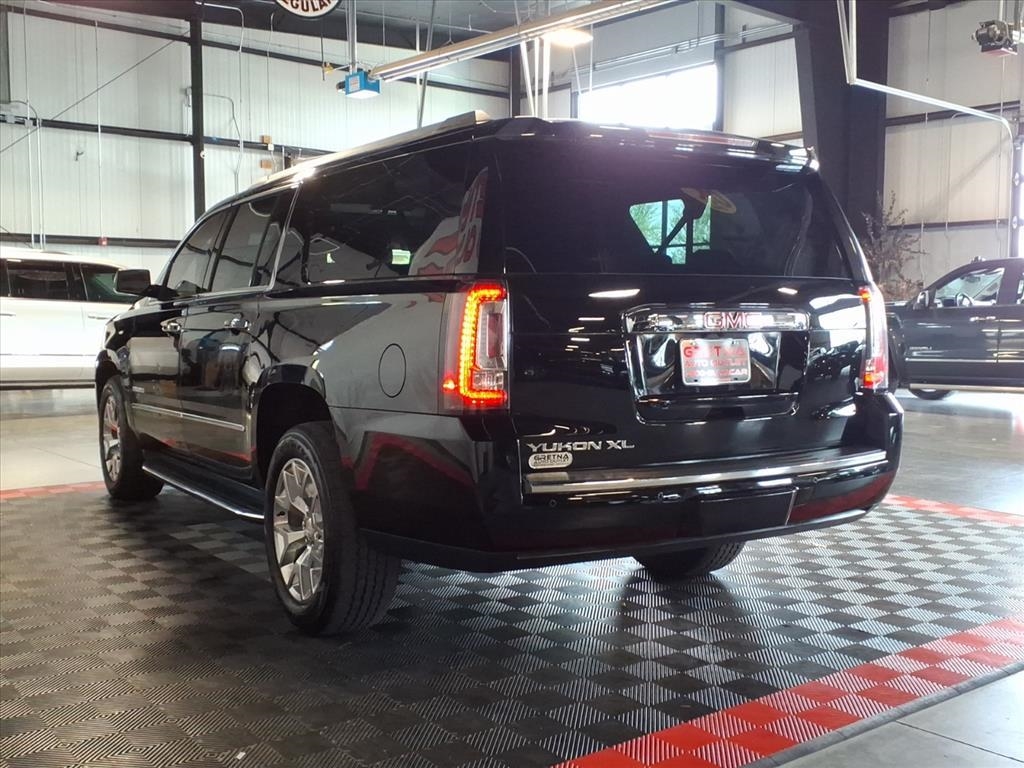 2019 Gmc Yukon XL Denali photo 4