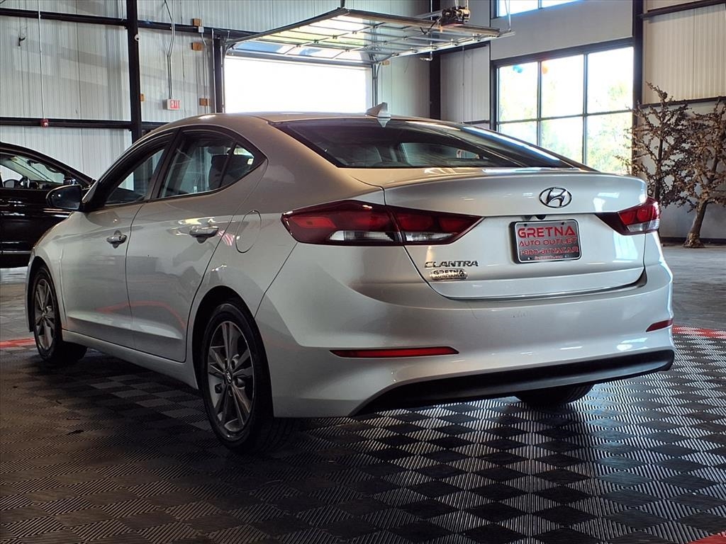2017 Hyundai Elantra SE photo 3