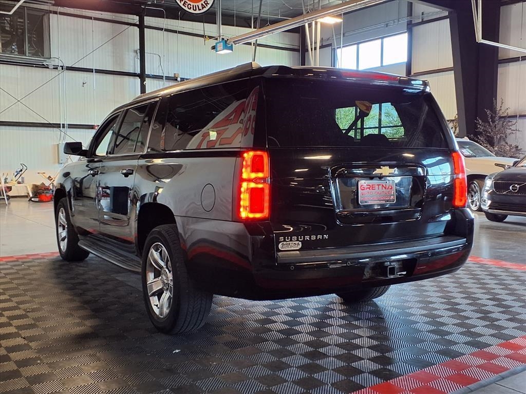 2015 Chevrolet Suburban LT photo 4