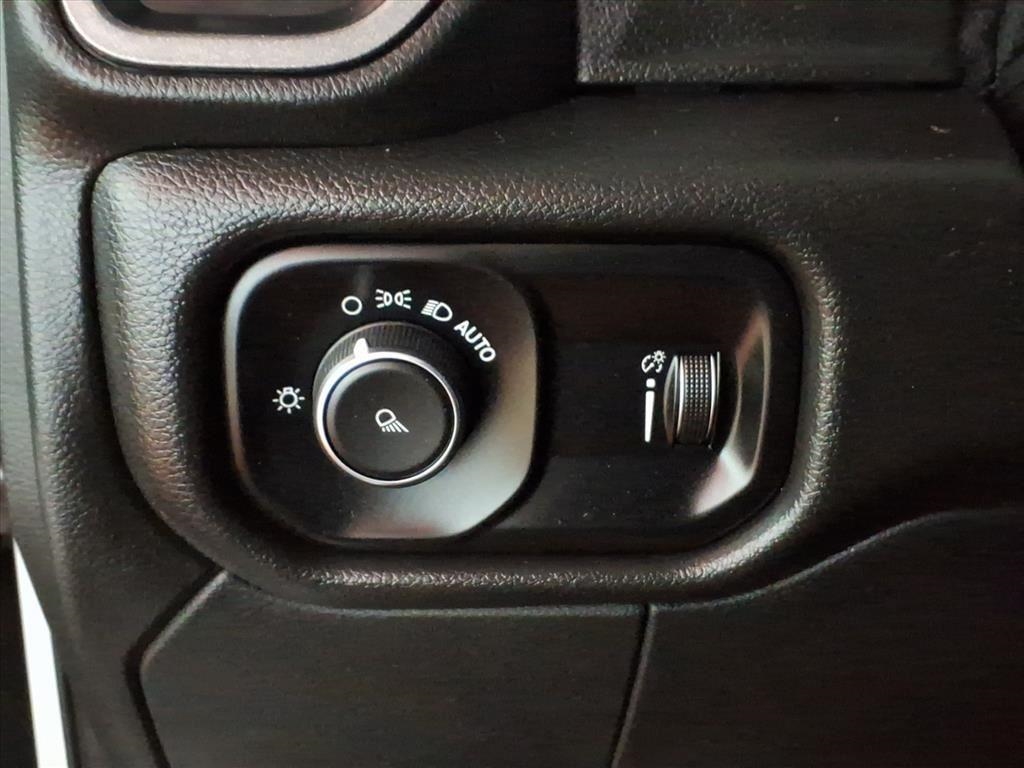 RAM 2500 Tradesman 4x4 Crew Cab 6'4" Box 2021