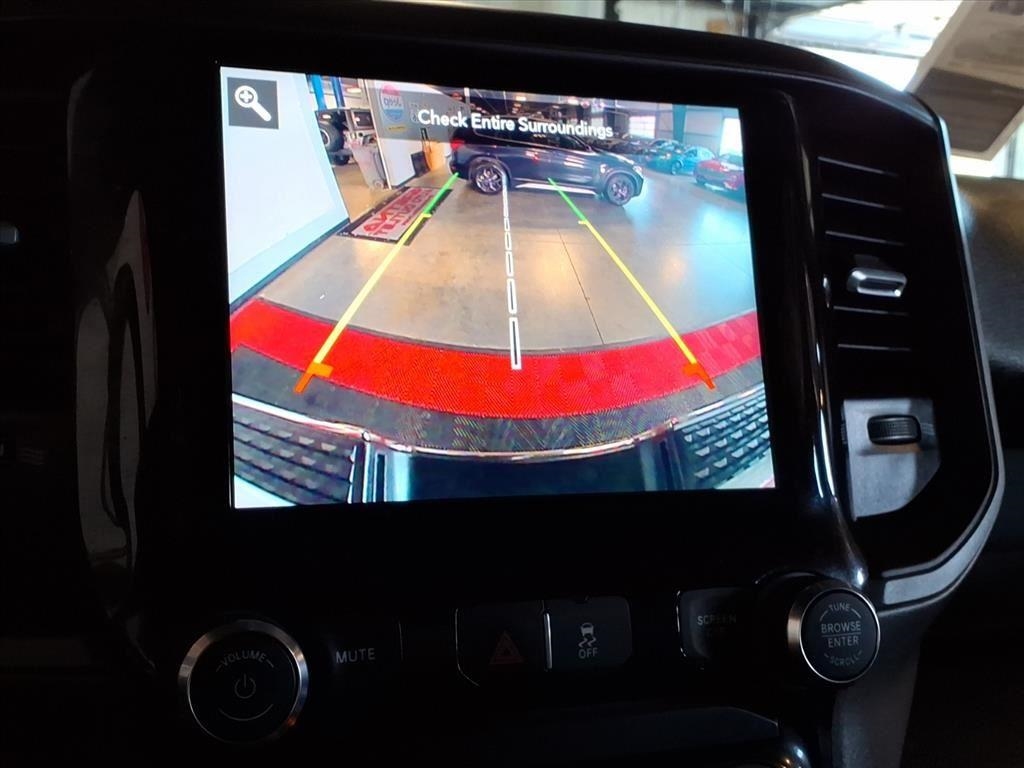 RAM 2500 Tradesman 4x4 Crew Cab 6'4" Box 2021