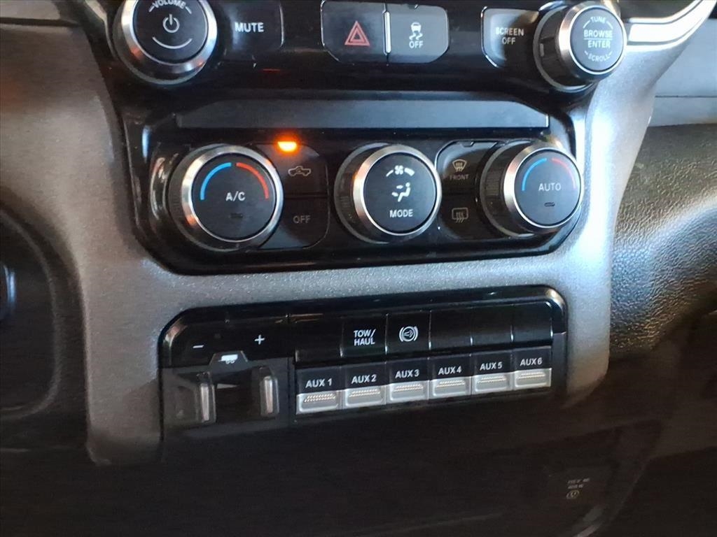 RAM 2500 Tradesman 4x4 Crew Cab 6'4" Box 2021