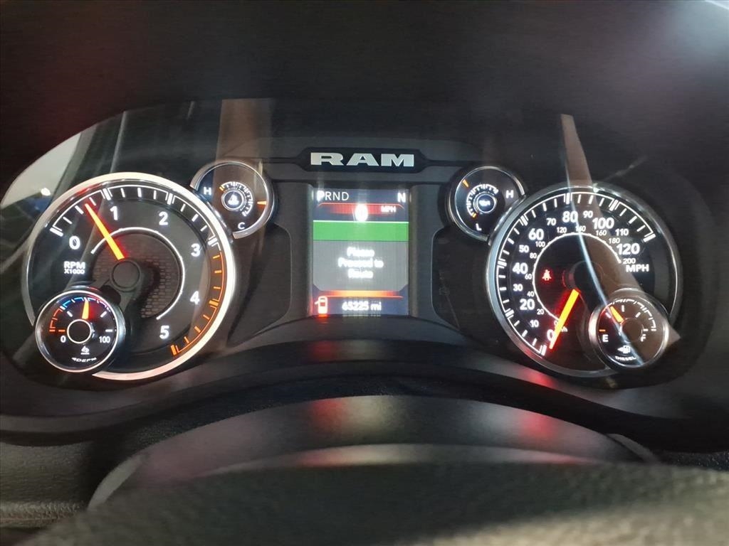 RAM 2500 Tradesman 4x4 Crew Cab 6'4" Box 2021