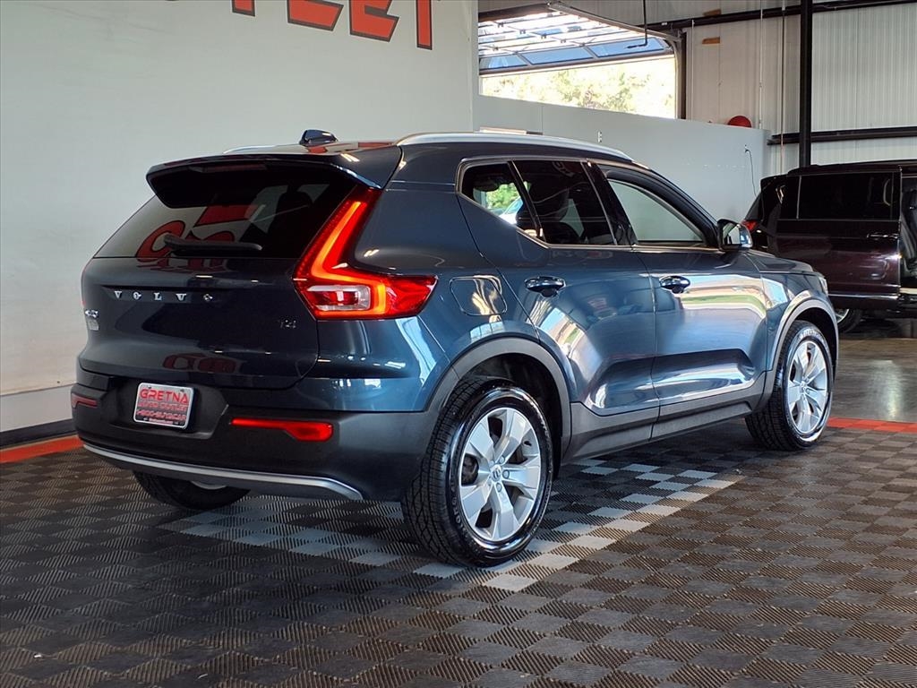 2021 Volvo XC40 Momentum photo 7
