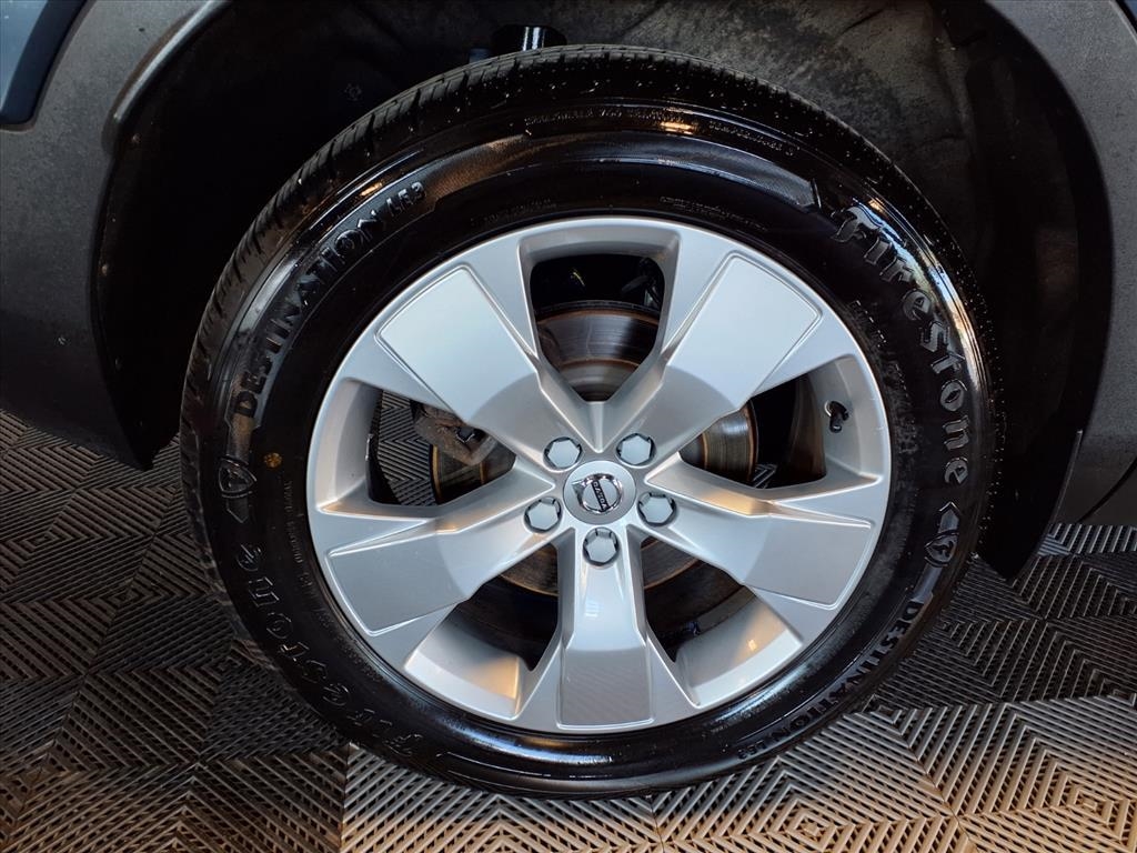 2021 Volvo XC40 Momentum photo 8