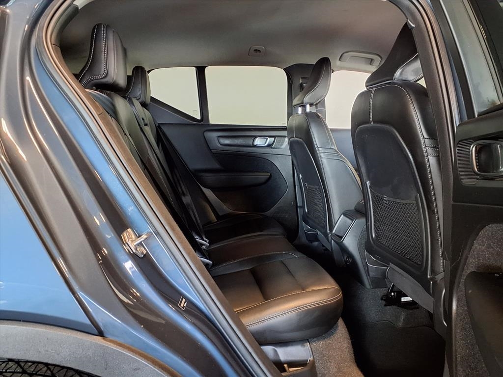 2021 Volvo XC40 Momentum photo 10