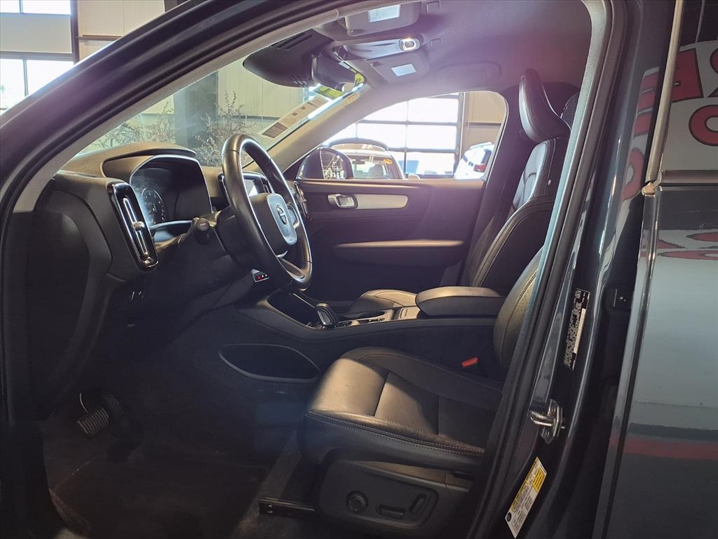 2021 Volvo XC40 Momentum photo 17