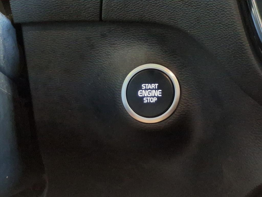 2021 Volvo XC40 Momentum photo 22