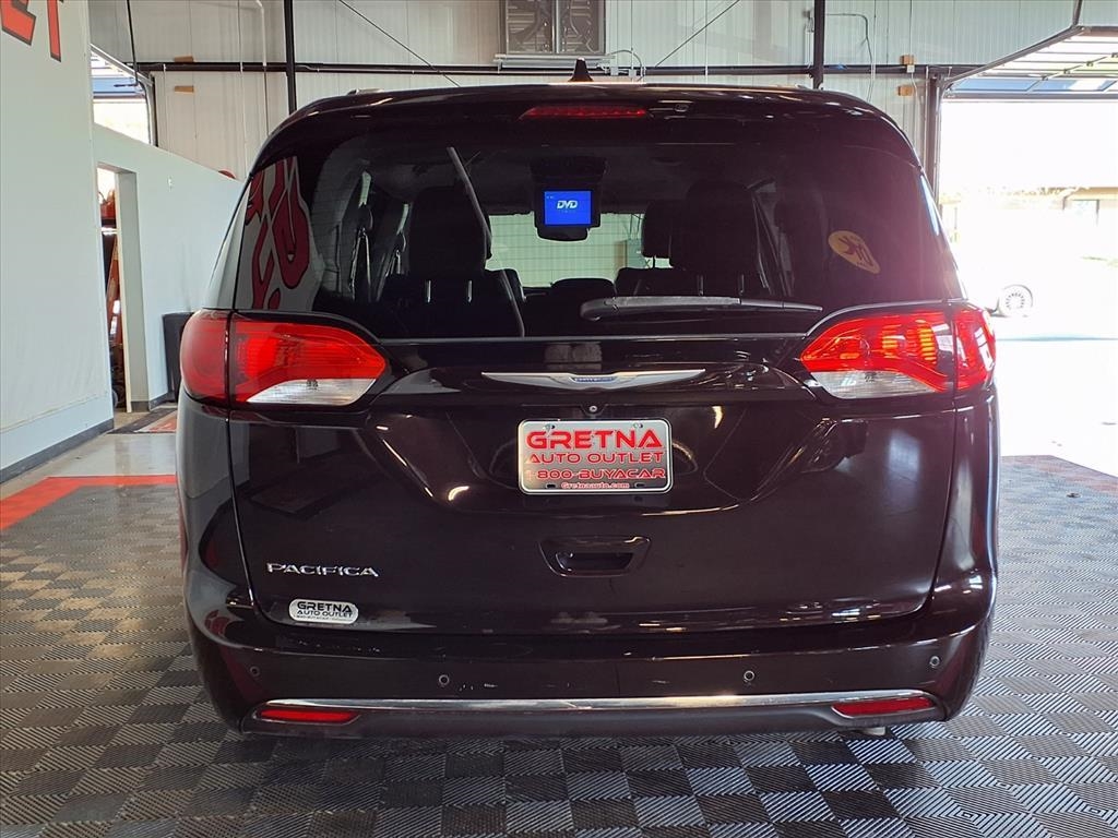 2018 Chrysler Pacifica Touring L photo 4