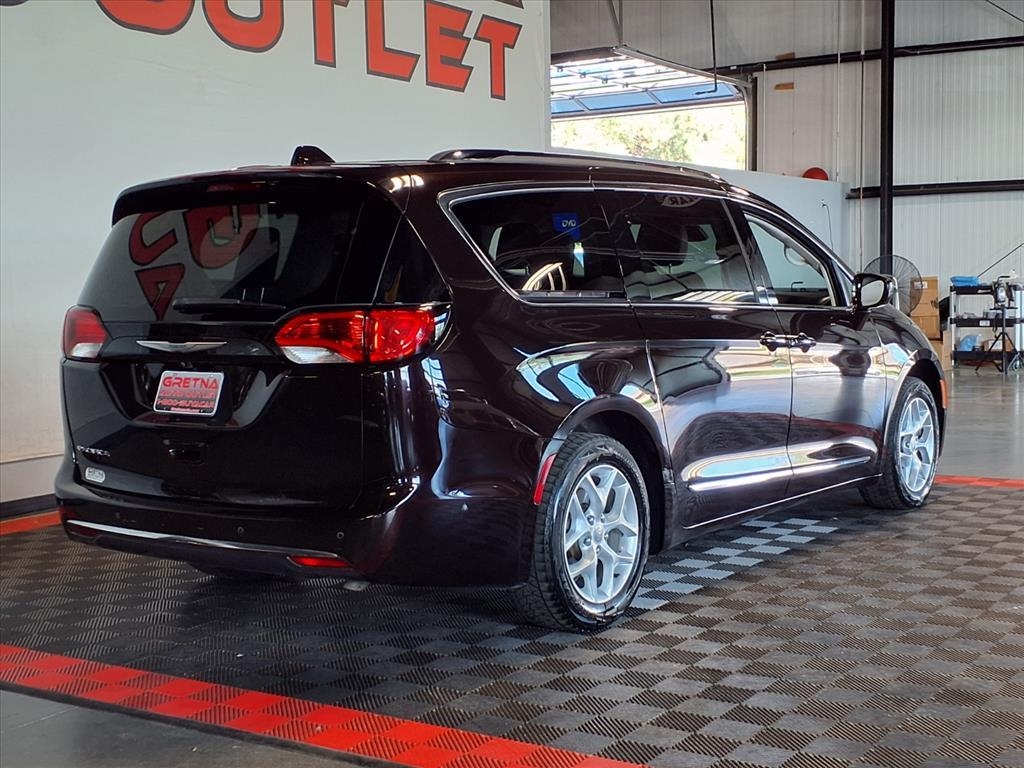 2018 Chrysler Pacifica Touring L photo 7
