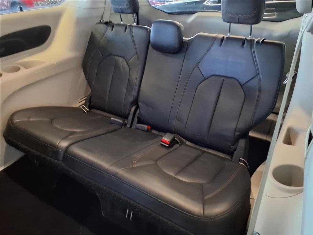 2018 Chrysler Pacifica Touring L photo 12