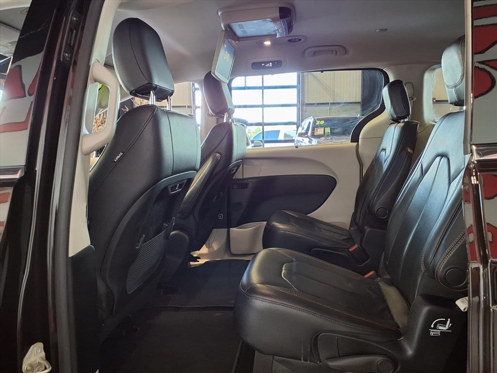 2018 Chrysler Pacifica Touring L photo 13