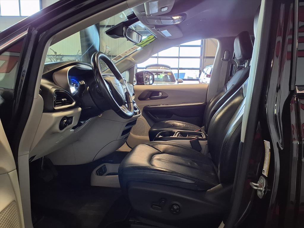 2018 Chrysler Pacifica Touring L photo 15