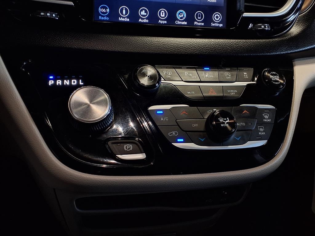 2018 Chrysler Pacifica Touring L photo 19