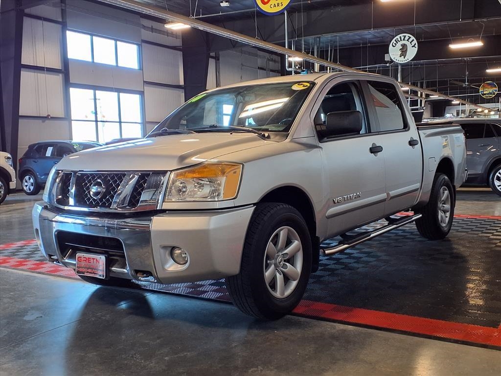 Nissan Titan 4WD Crew Cab SWB SE 2010 Nissan Titan 4WD Crew Cab SWB SE 2010