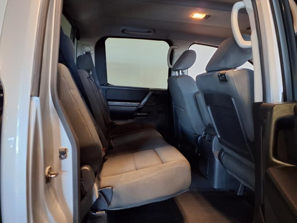 Nissan Titan 4WD Crew Cab SWB SE 2010 Nissan Titan 4WD Crew Cab SWB SE 2010