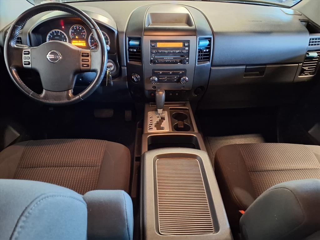 Nissan Titan 4WD Crew Cab SWB SE 2010 Nissan Titan 4WD Crew Cab SWB SE 2010