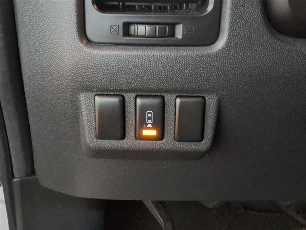 Nissan Titan 4WD Crew Cab SWB SE 2010 Nissan Titan 4WD Crew Cab SWB SE 2010