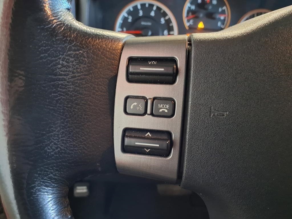 Nissan Titan 4WD Crew Cab SWB SE 2010 Nissan Titan 4WD Crew Cab SWB SE 2010