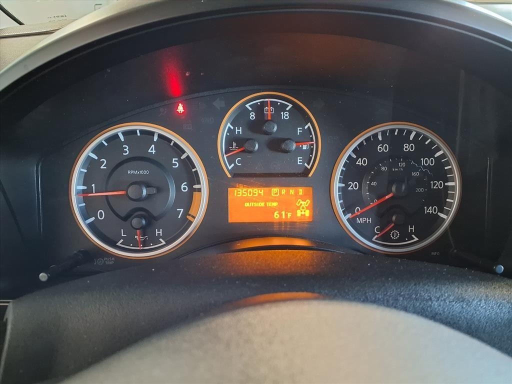 Nissan Titan 4WD Crew Cab SWB SE 2010 Nissan Titan 4WD Crew Cab SWB SE 2010