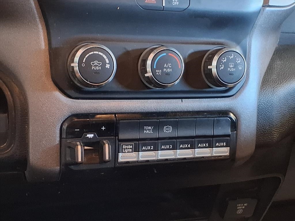 RAM 2500 Tradesman 4x4 Crew Cab 6'4" Box 2022 RAM 2500 Tradesman 4x4 Crew Cab 6'4" Box 2022