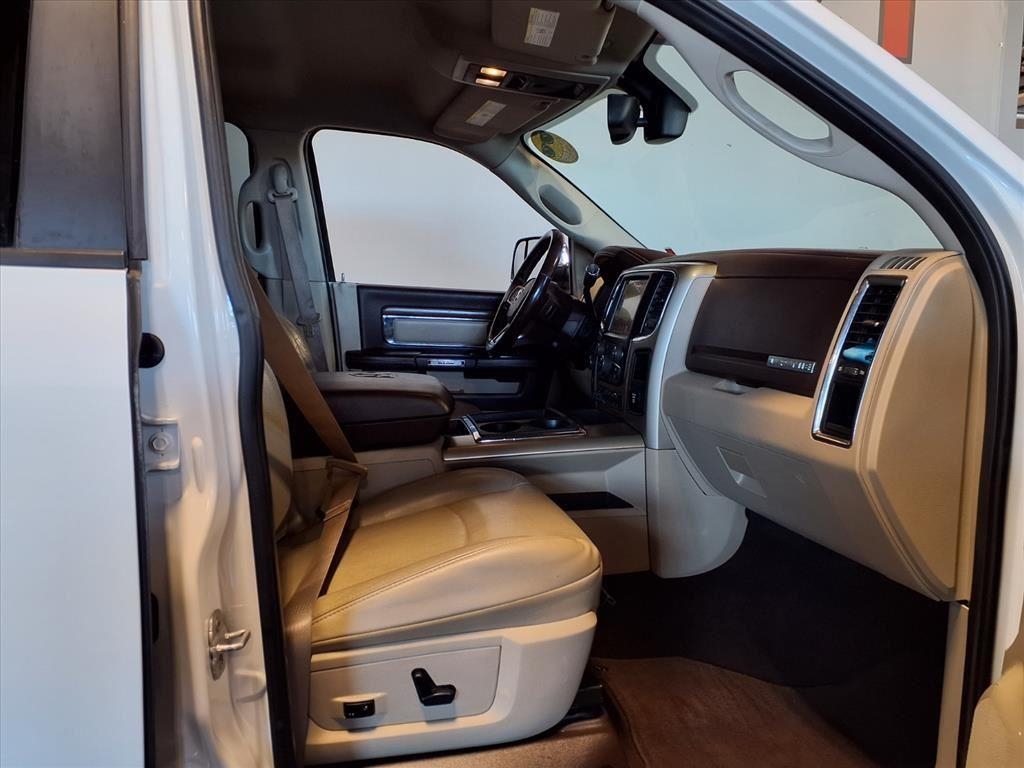 RAM 2500 4WD Mega Cab 160.5" Laramie 2014 RAM 2500 4WD Mega Cab 160.5" Laramie 2014