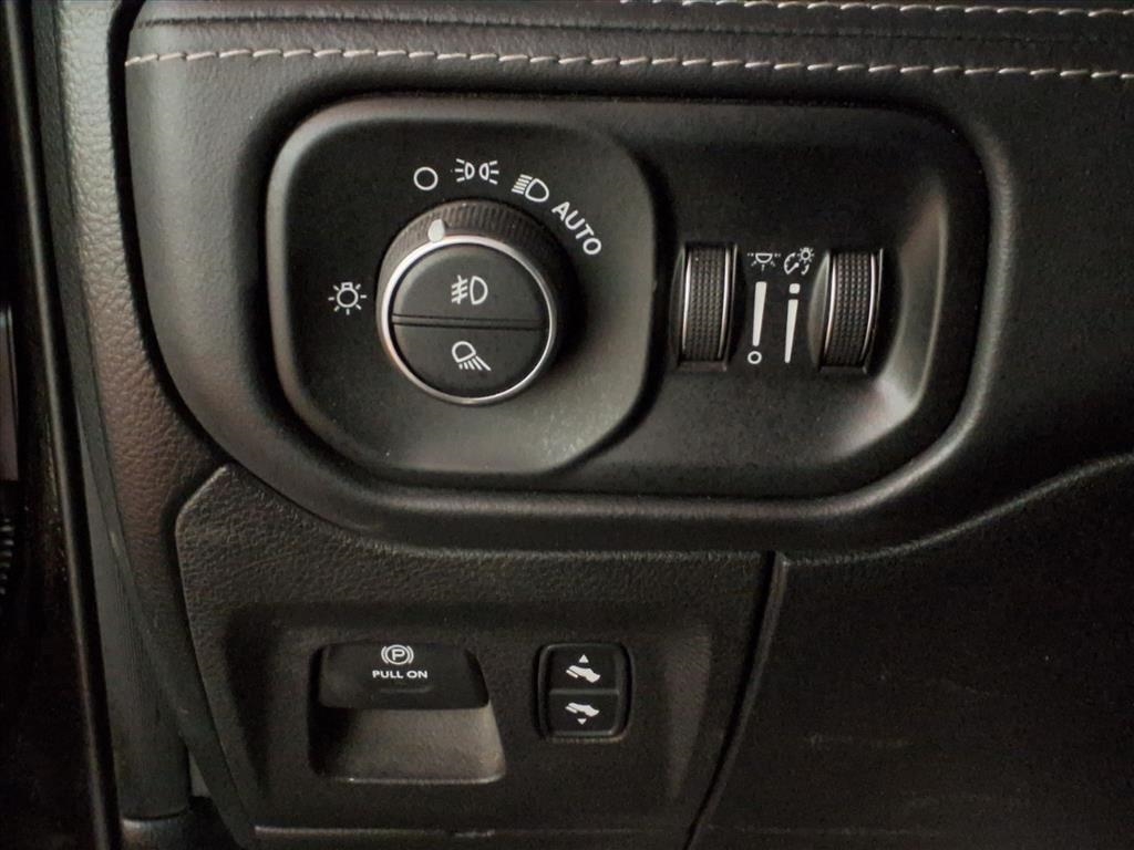 RAM 1500 Limited 4x4 Crew Cab 5'7" Box 2020 RAM 1500 Limited 4x4 Crew Cab 5'7" Box 2020