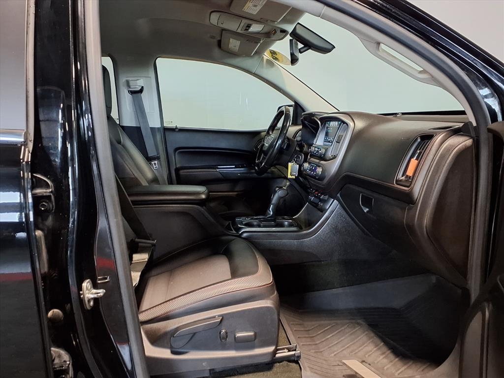 GMC Canyon 4WD Crew Cab 140.5" SLE 2017 GMC Canyon 4WD Crew Cab 140.5" SLE 2017