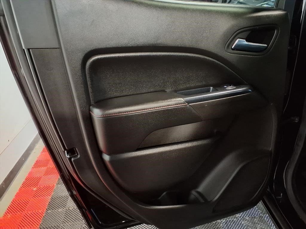GMC Canyon 4WD Crew Cab 140.5" SLE 2017 GMC Canyon 4WD Crew Cab 140.5" SLE 2017