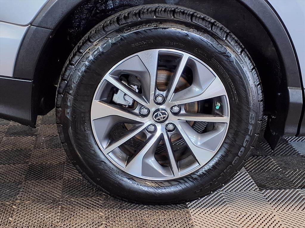 Toyota RAV4 Hybrid LE Plus AWD (Natl) 2017