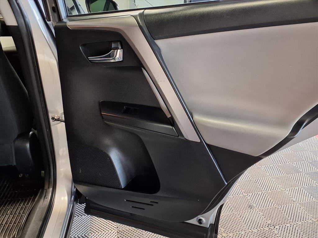 Toyota RAV4 Hybrid LE Plus AWD (Natl) 2017