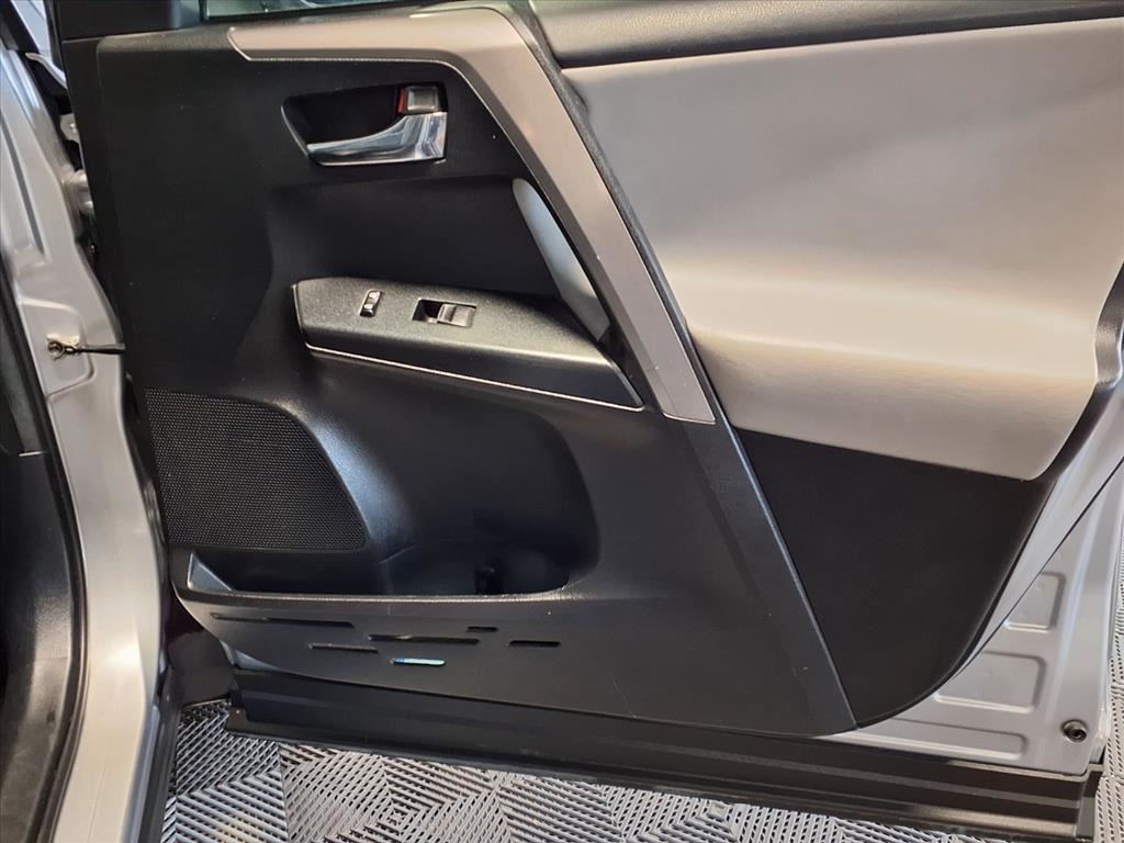 Toyota RAV4 Hybrid LE Plus AWD (Natl) 2017