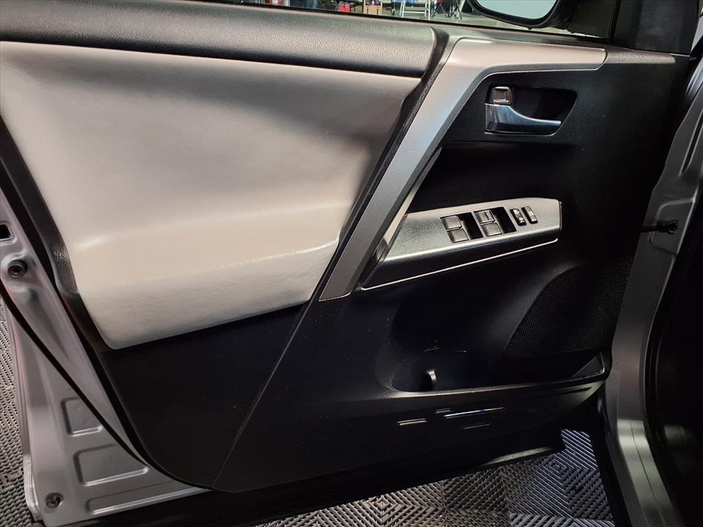 Toyota RAV4 Hybrid LE Plus AWD (Natl) 2017