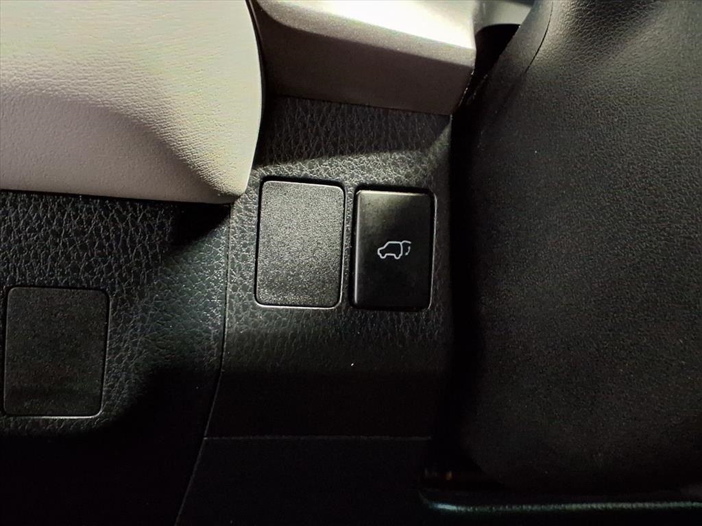 Toyota RAV4 Hybrid LE Plus AWD (Natl) 2017