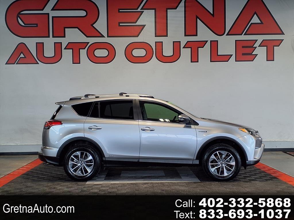 2017 Toyota RAV4 XLE's photo