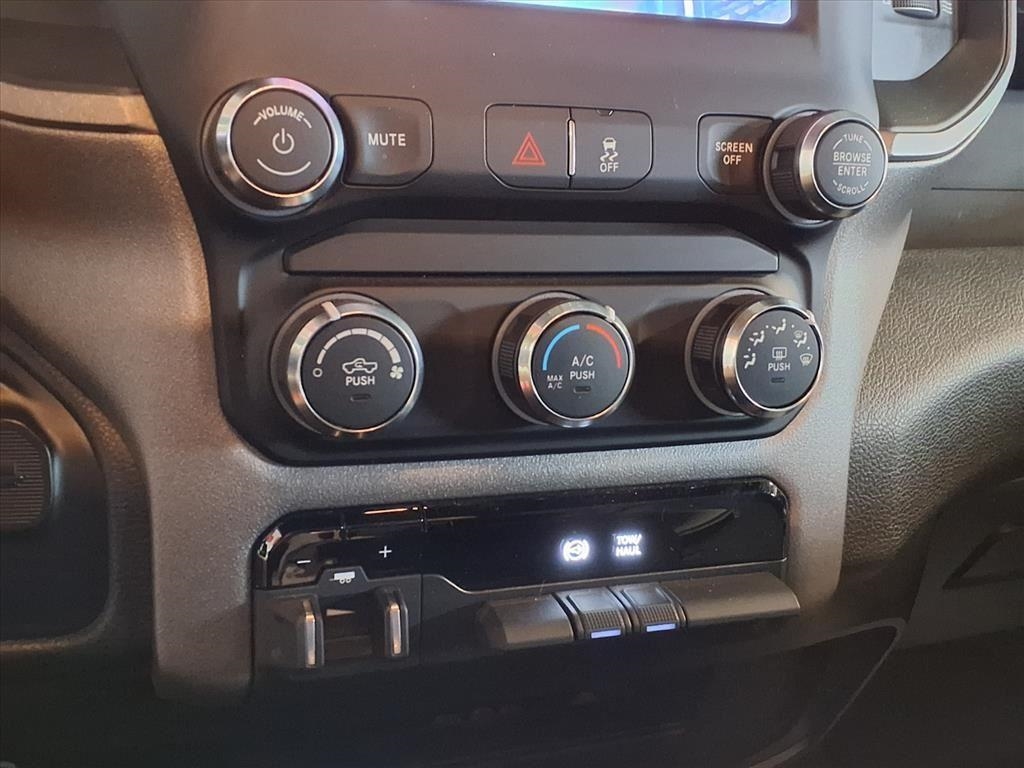 RAM 2500 Tradesman 4x4 Crew Cab 6'4" Box 2023 RAM 2500 Tradesman 4x4 Crew Cab 6'4" Box 2023