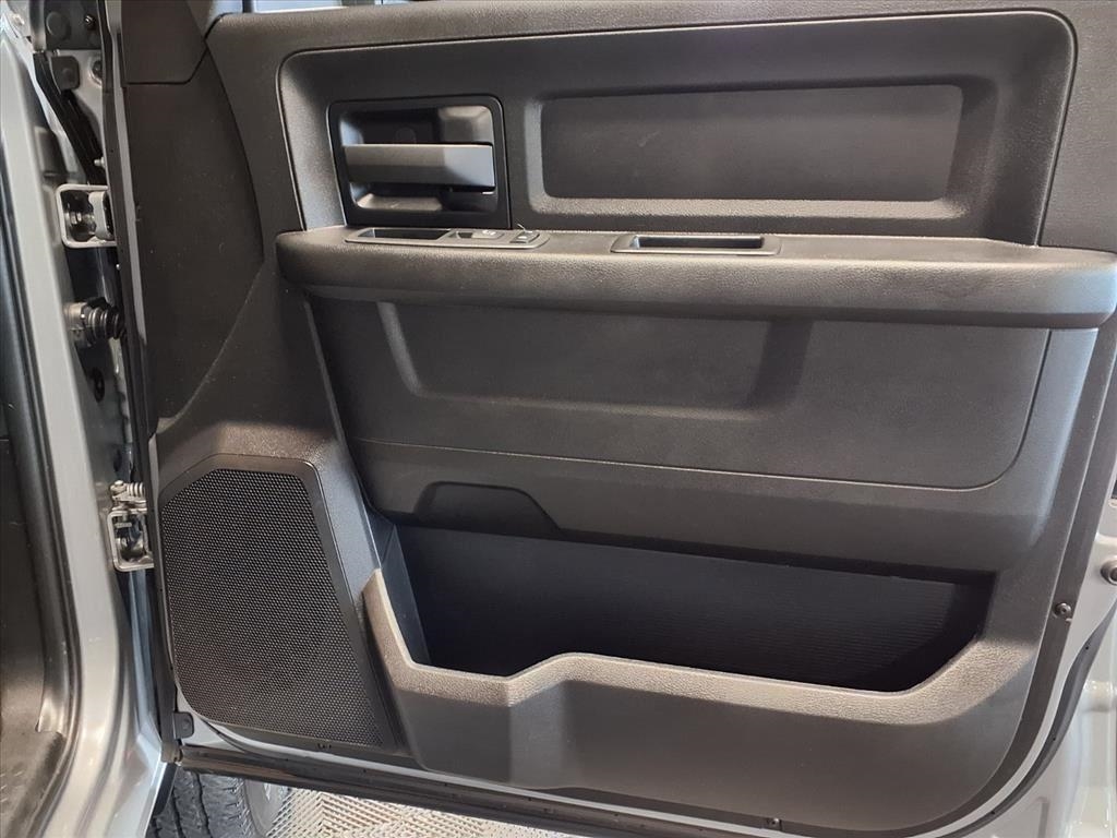 RAM 2500 Tradesman 4x4 Crew Cab 6'4" Box 2023