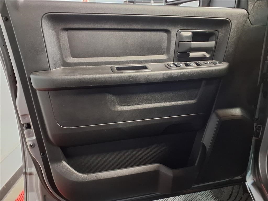 RAM 2500 Tradesman 4x4 Crew Cab 6'4" Box 2023